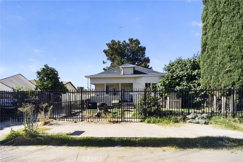 24809 E Benedict