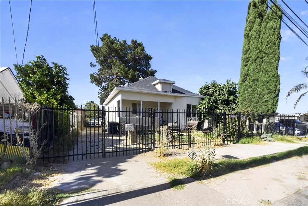 24809 E Benedict