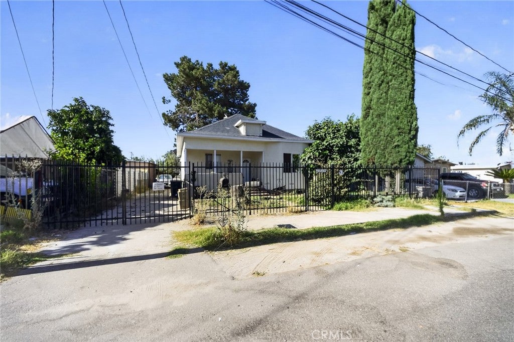 24809 E Benedict