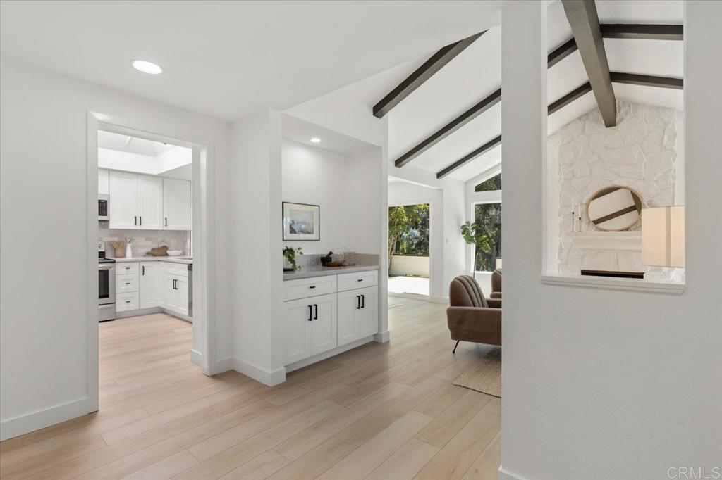 1259 La Casa Drive