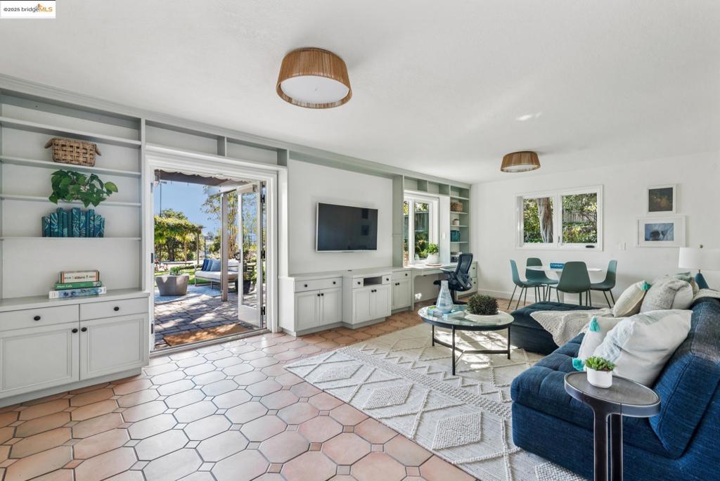 UPPER ROCKRIDGE - Residential