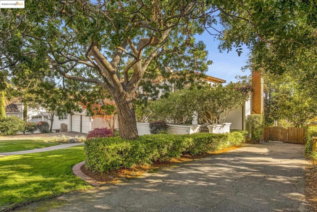 UPPER ROCKRIDGE - Residential