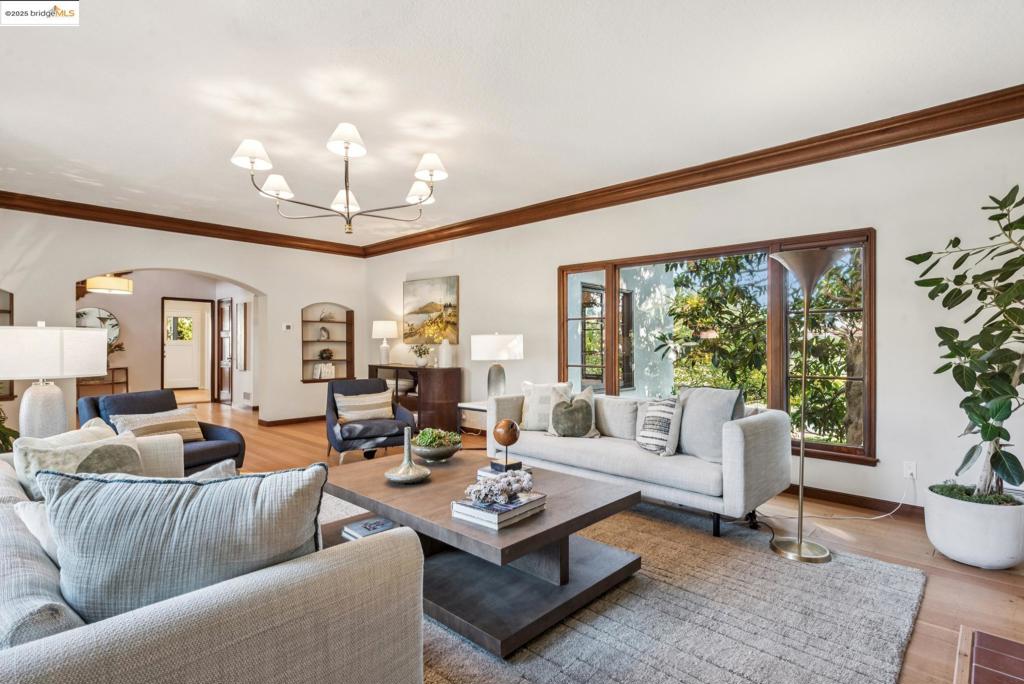 UPPER ROCKRIDGE - Residential