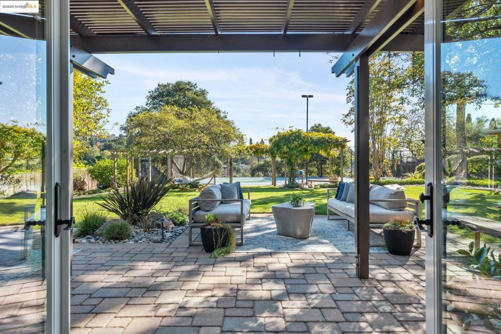 UPPER ROCKRIDGE - Residential