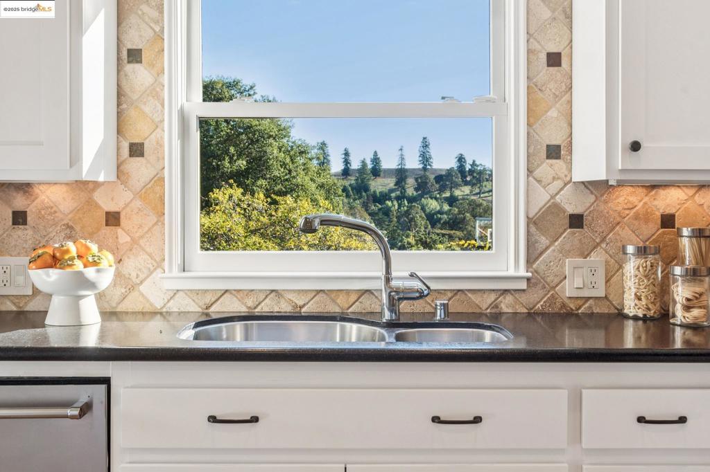 UPPER ROCKRIDGE - Residential