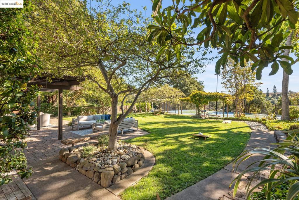 UPPER ROCKRIDGE - Residential