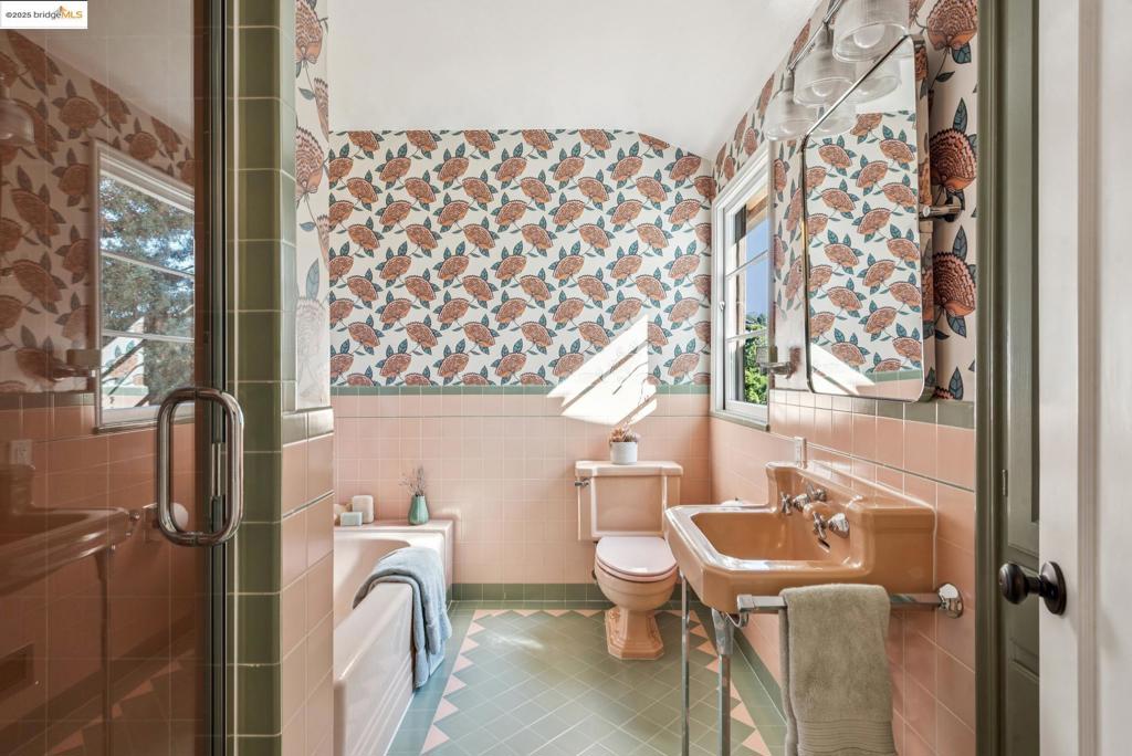 UPPER ROCKRIDGE - Residential