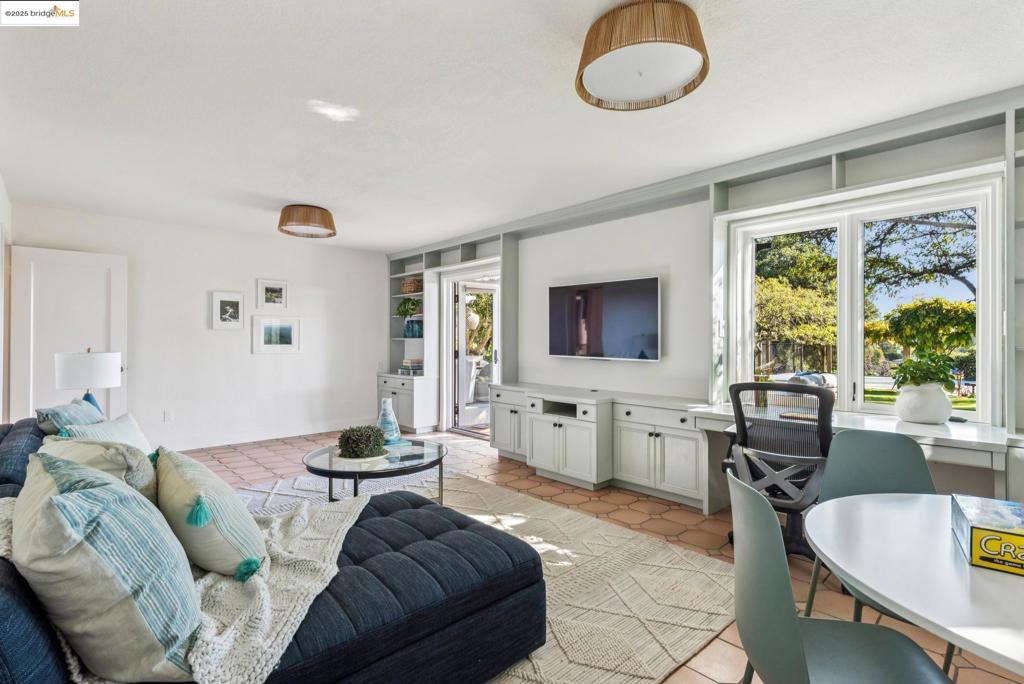 UPPER ROCKRIDGE - Residential