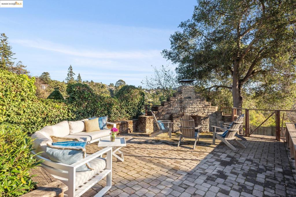 UPPER ROCKRIDGE - Residential