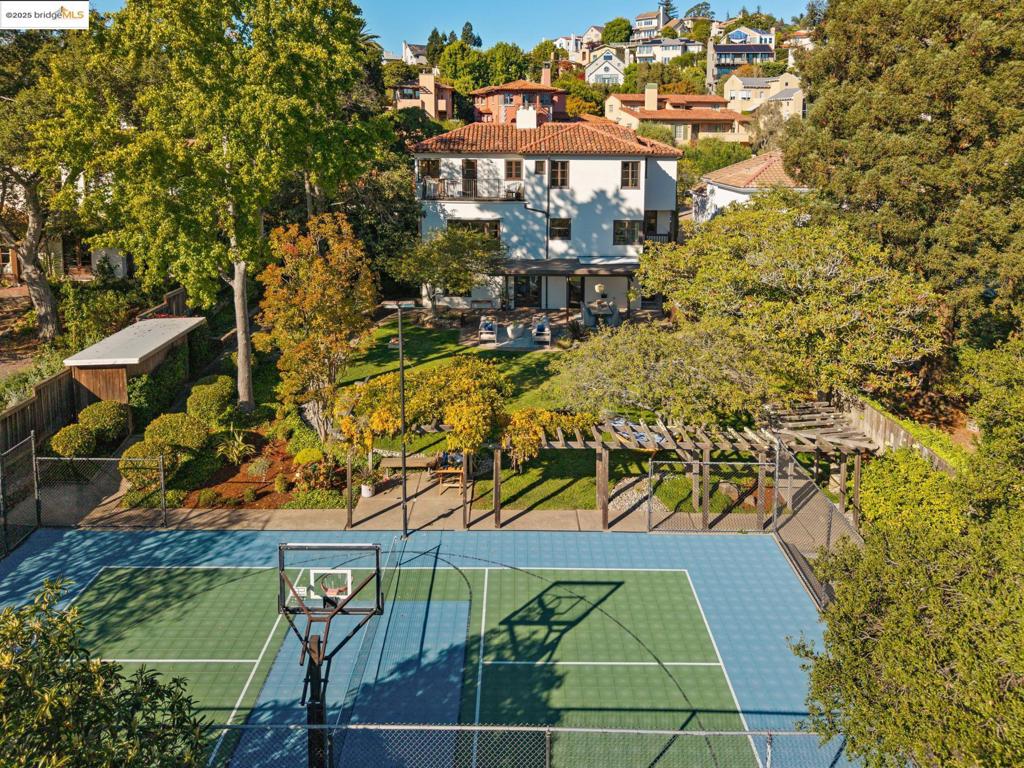 UPPER ROCKRIDGE - Residential
