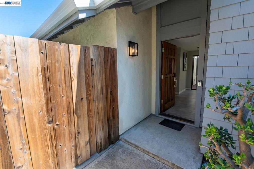 32941 Soquel St