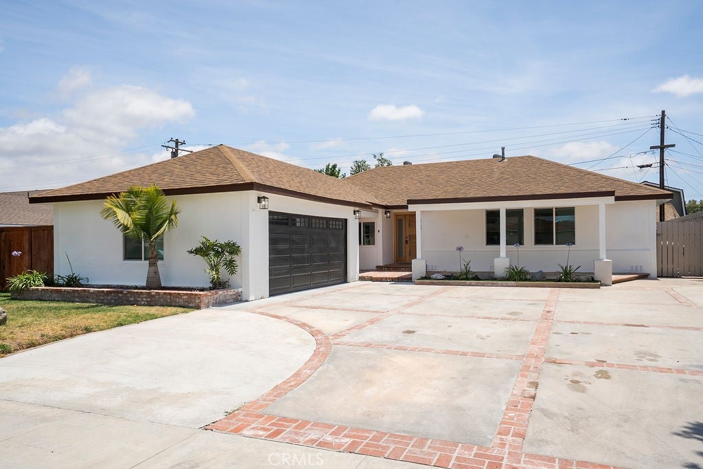 2871 W Tyler Avenue