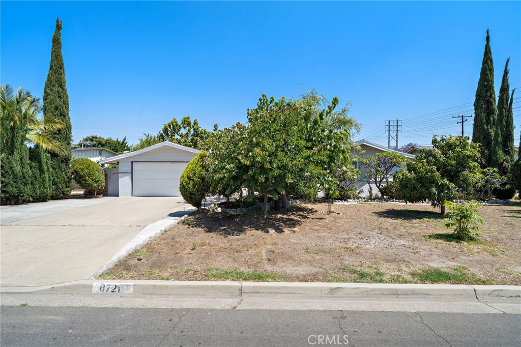 8721 La Grand Avenue