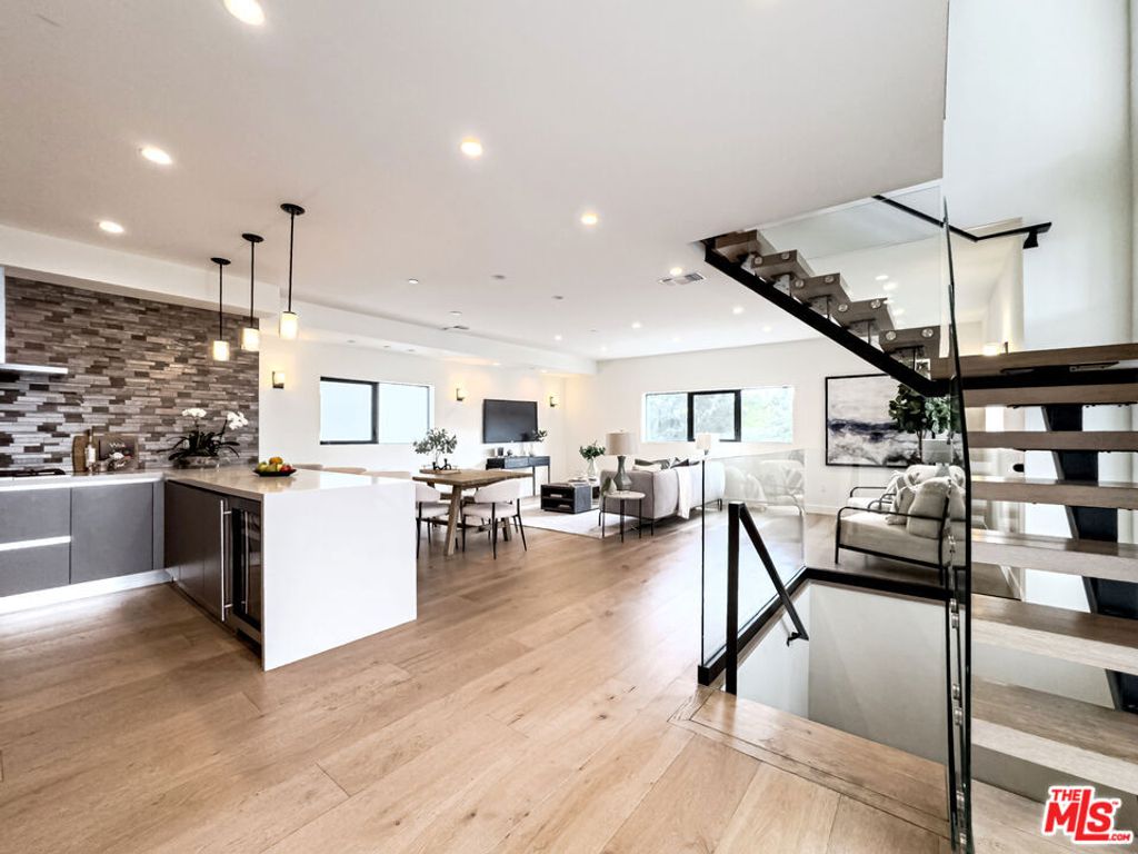 Photo of 4801 Carpenter Avenue, Valley Village, CA 91607 (MLS # 25605941)