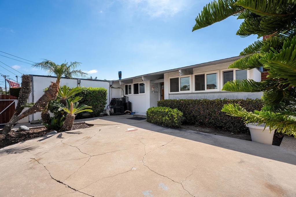 3026 Poinsettia Dr