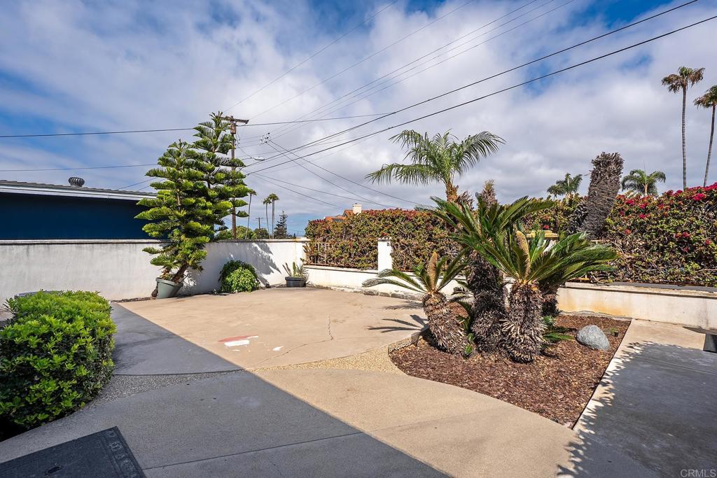3026 Poinsettia Dr