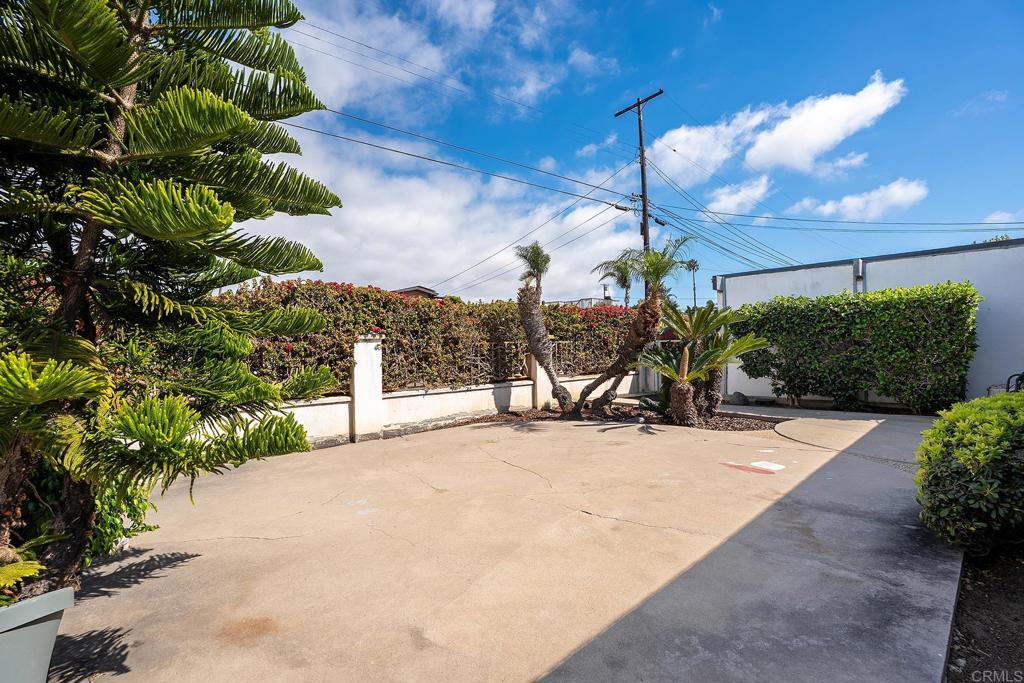 3026 Poinsettia Dr