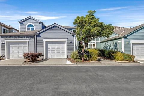 Photo of 15 Parfait Lane, Alameda, CA 94502 (MLS # ML82044305)