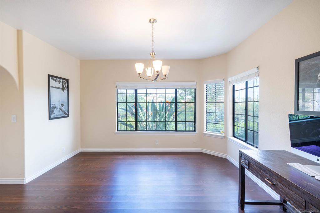 4514 La Canada