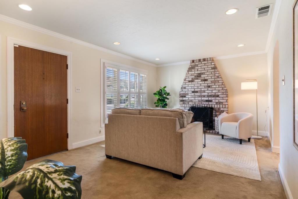 512 Edgemar