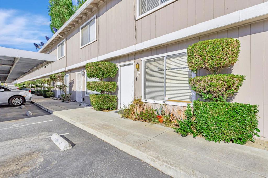 Welcome to 805 South Street #17, a 2-bedroom, 1-bath condo offering approximately 900 sq. ft. of living space. This home is conveniently located near schools, downtown Hollister, and easy highway access, perfect for commuters or anyone looking to be close to local amenities. The condo features a functional floor plan with good natural light and an opportunity to update and make it your own. With a little TLC, this property has the potential to shine and become a wonderful starter home or investment opportunity.