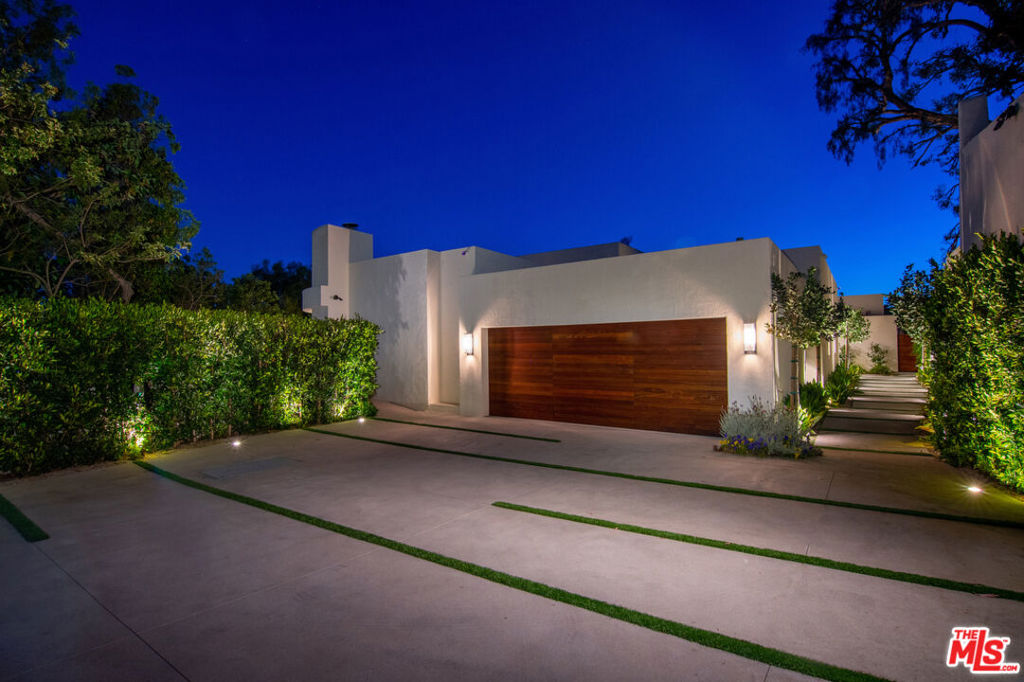 1541 SUMMITRIDGE Drive