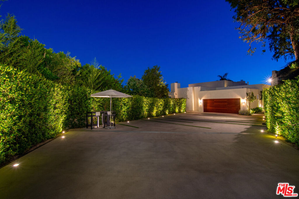 1541 SUMMITRIDGE Drive