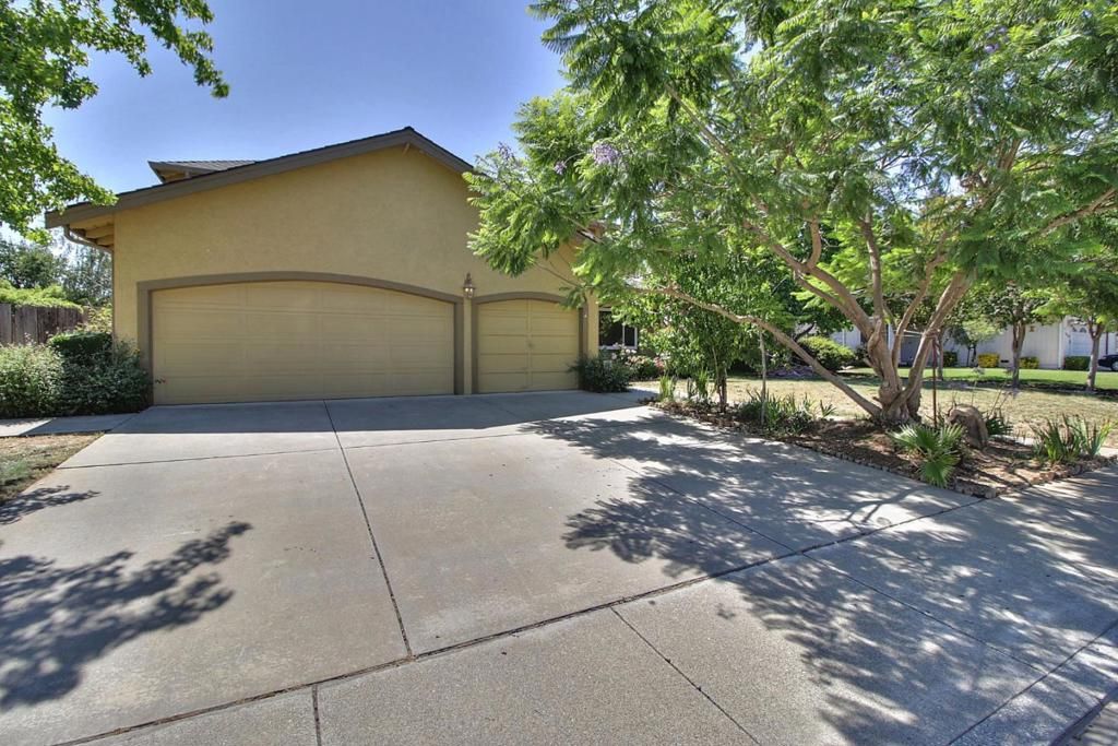 listing image 130722464551796101874