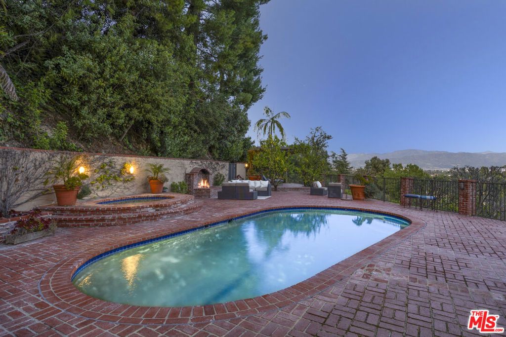 Photo of 12966 Galewood Street, Studio City, CA 91604 (MLS # 26641749)