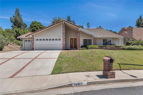 Photo of 19817 Hiawatha Street, Chatsworth, CA 91311 (MLS # SR26104715)
