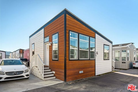 Photo of 8250 Lankershim Boulevard #43, North Hollywood, CA 91605 (MLS # 26104659)