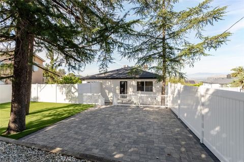 Photo of 10425 Pinyon Avenue, Tujunga, CA 91042 (MLS # GD26069054)