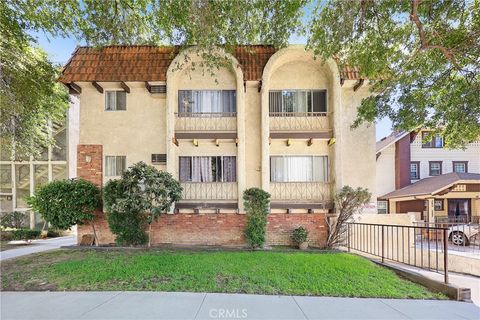Photo of 336 Riverdale Dr, Glendale, CA 91204 (MLS # AR25243000)