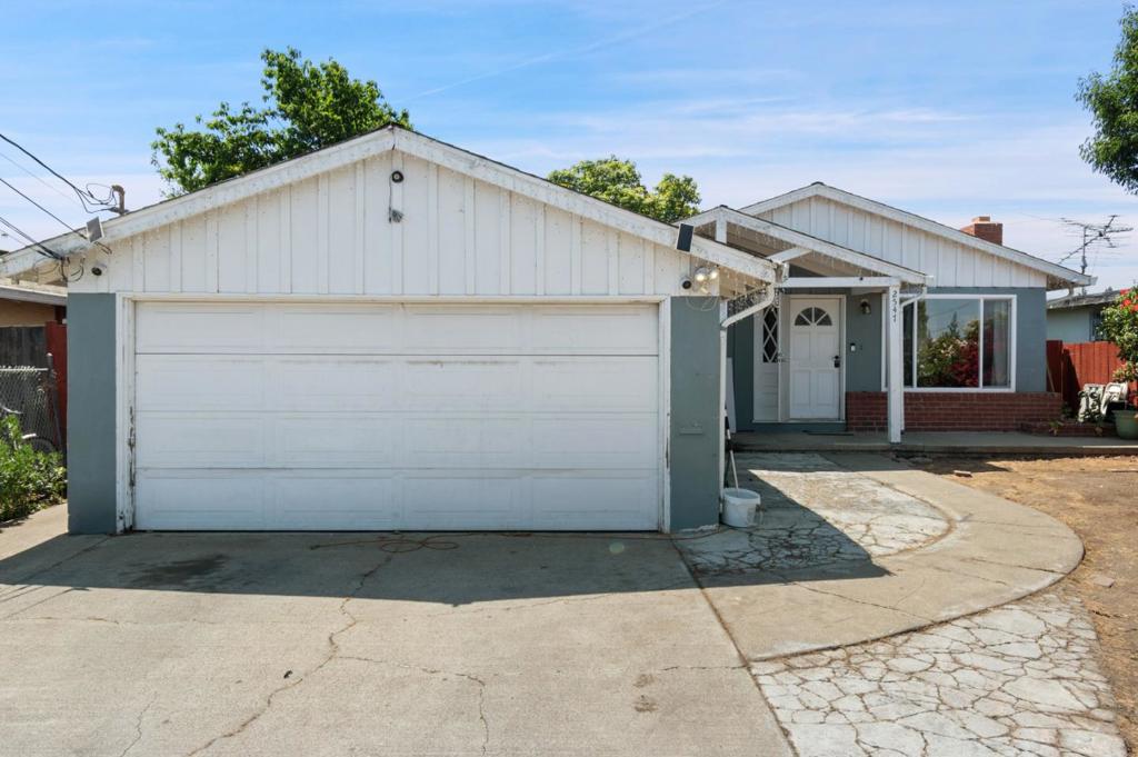 Discover this charming home in East Palo Alto, boasting a spacious 1,100 sq ft layout on a generous 5,105 sq ft lot. This residence features three comfortable bedrooms and two full bathrooms, each equipped with both a shower and tub. The kitchen is equipped with a gas oven range, ideal for culinary enthusiasts. The home offers a cozy separate family room, perfect for gatherings. Enjoy the warmth of the central forced air gas heating system and hardwood flooring throughout the living spaces. The home's practical design includes an open living room area and a convenient gas hookup laundry setup located in the garage. Additional amenities include a two-car garage providing ample storage space. The property belongs to the Ravenswood City Elementary School District. Please note, there is no cooling system present. This East Palo Alto gem presents a wonderful opportunity for comfortable and convenient living. There are several fruit trees in the backyard, including figs, oranges, lemons, and avocados.