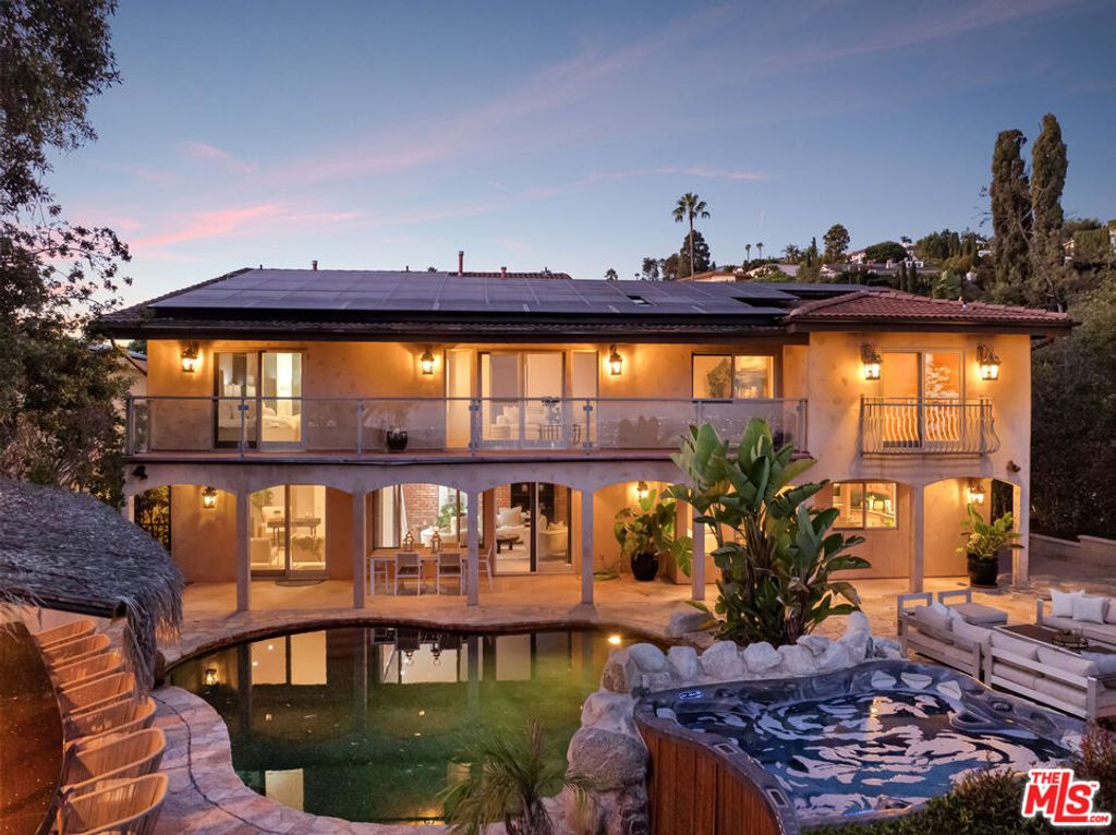 Photo of 8000 Oceanus Drive, Los Angeles, CA 90046 (MLS # 25590951)