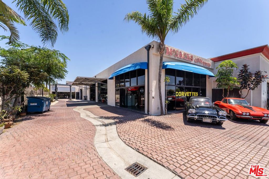 411 S Harbor Boulevard