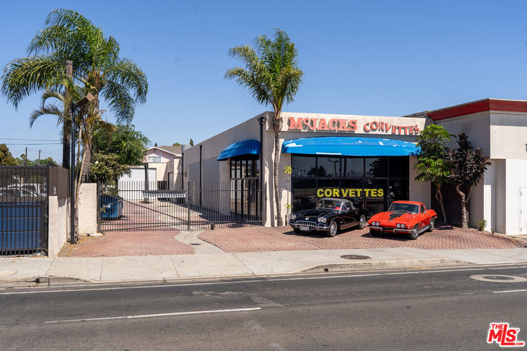 411 S Harbor Boulevard