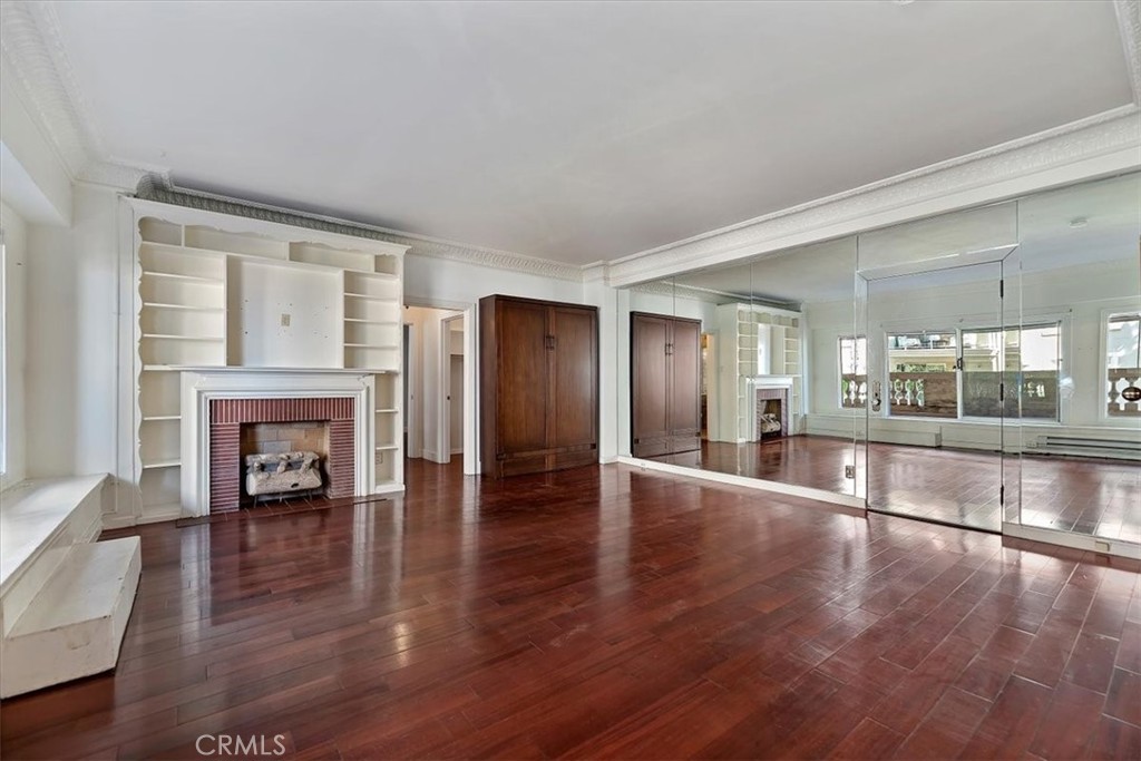1030 E Ocean 206