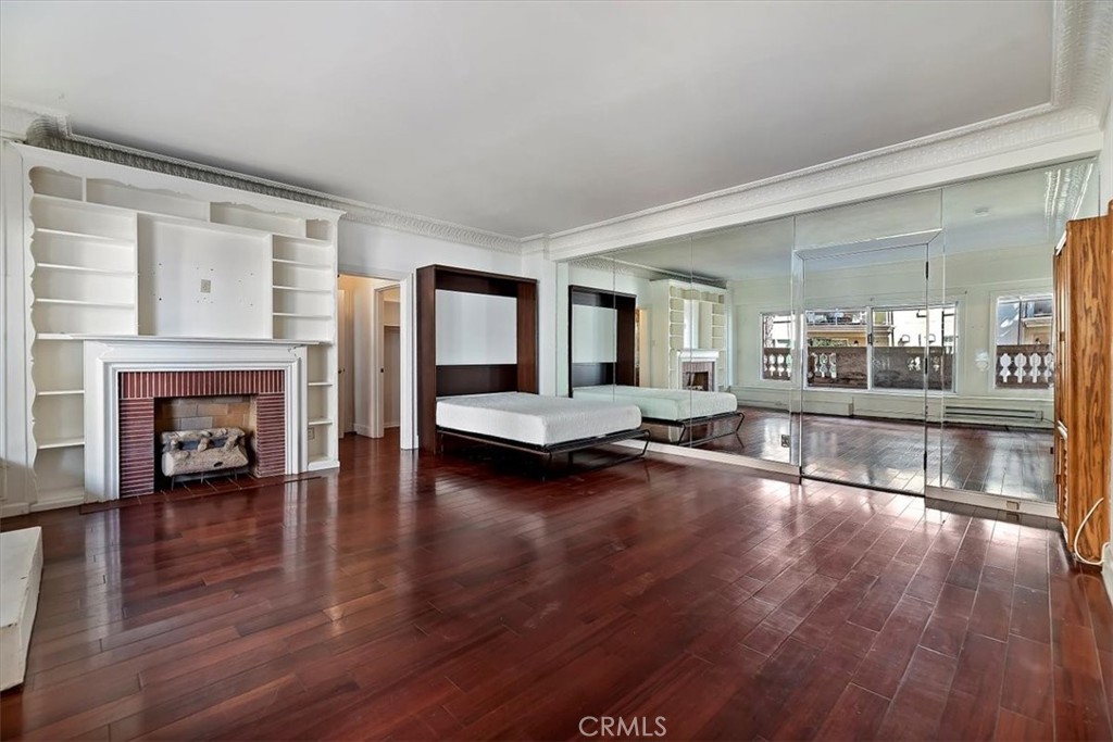 1030 E Ocean 206
