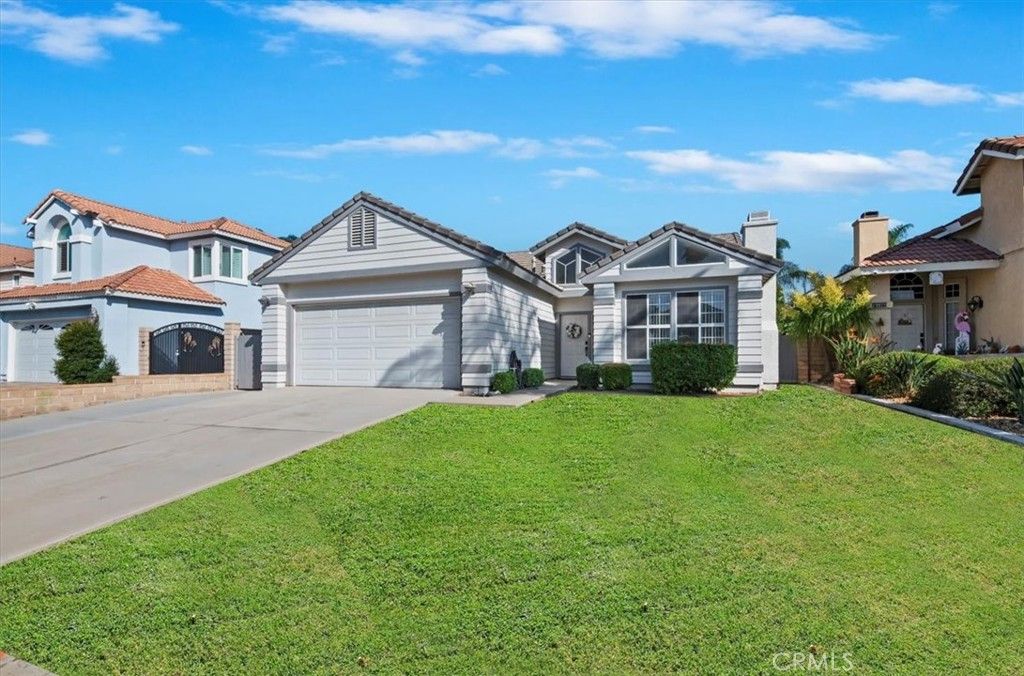 Photo of 19966 Westerly Dr, Riverside, CA 92508 (MLS # IV25245794)