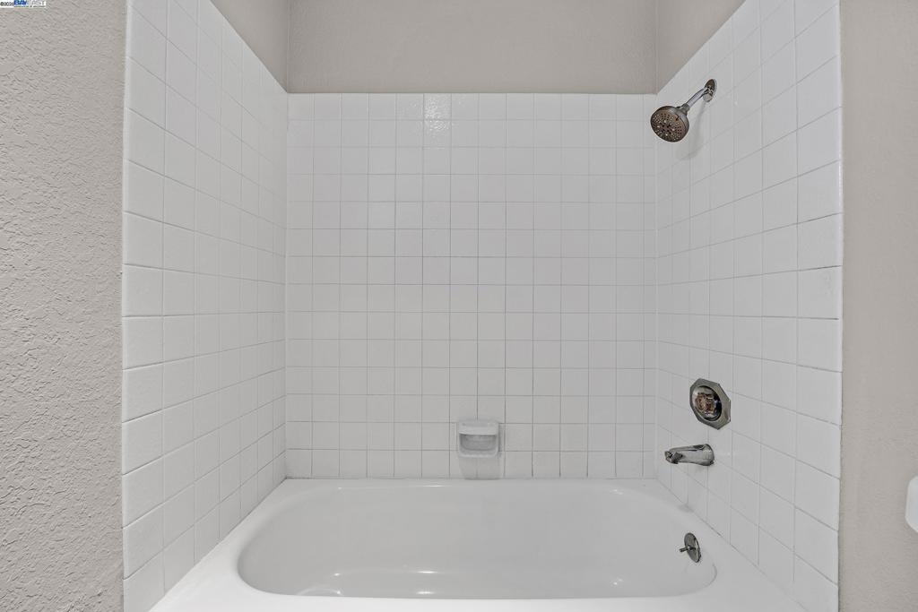 FLORESTA GARDENS - Residential