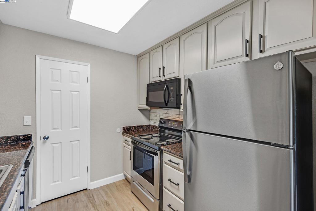 FLORESTA GARDENS - Residential