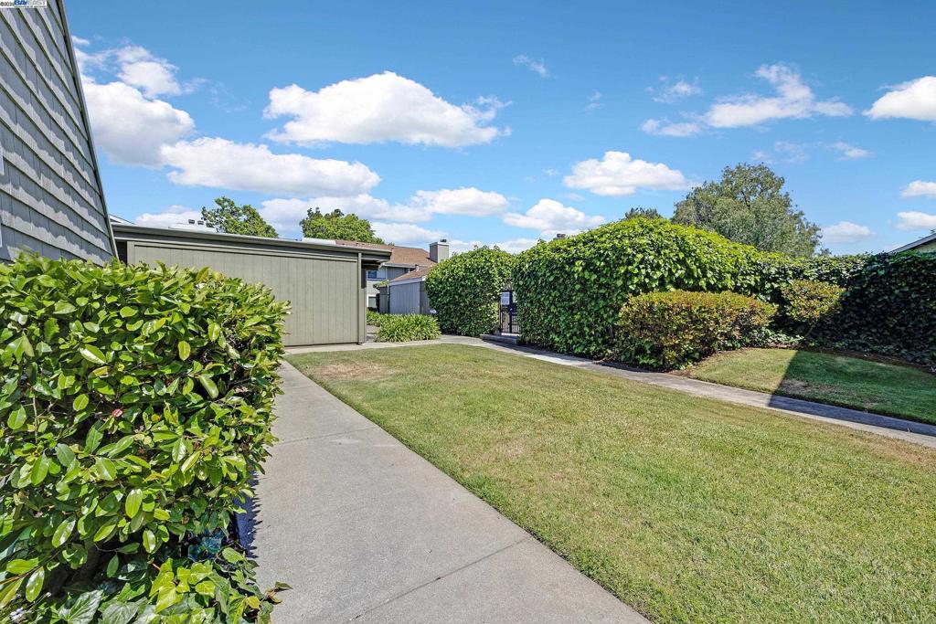 FLORESTA GARDENS - Residential