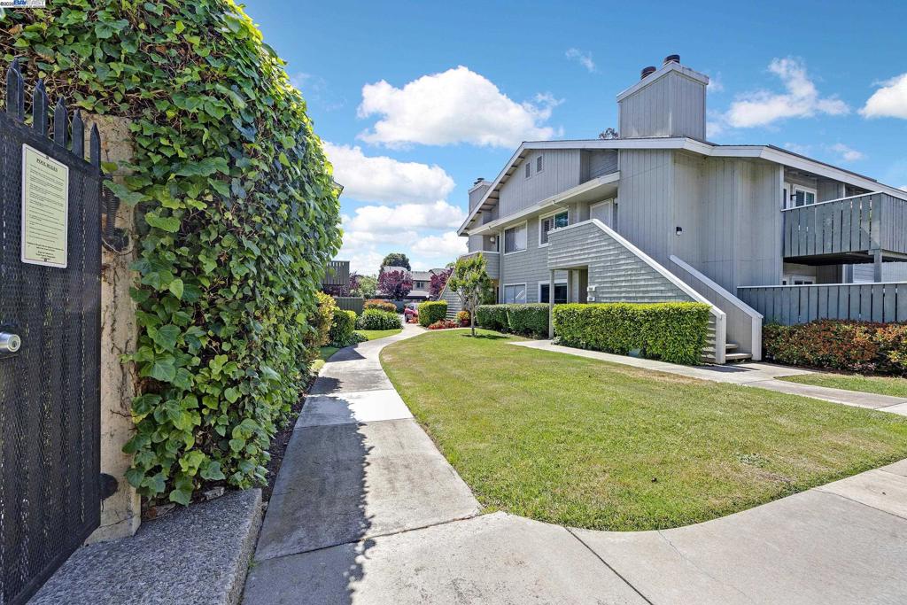 FLORESTA GARDENS - Residential