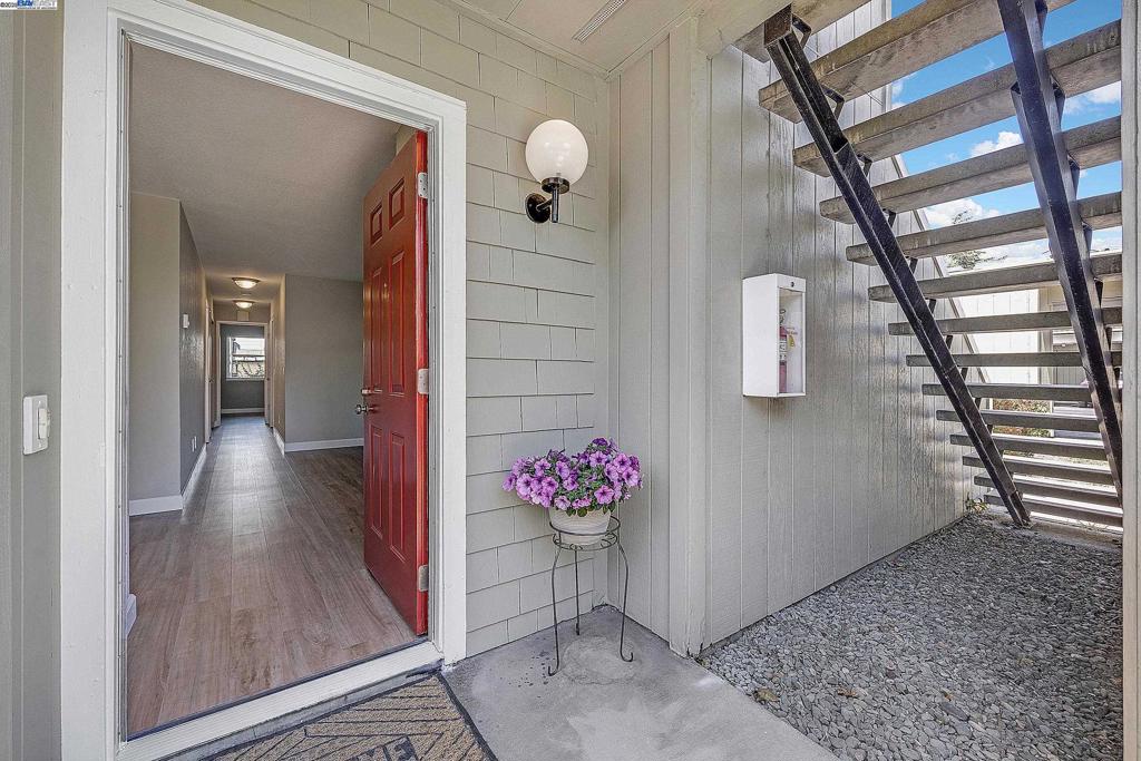 FLORESTA GARDENS - Residential