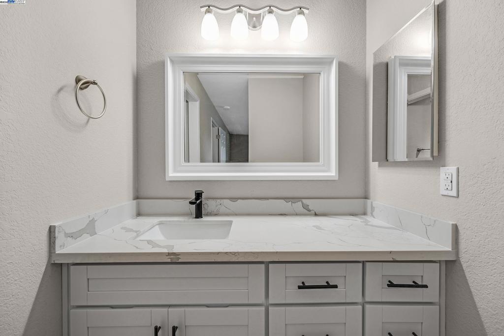 FLORESTA GARDENS - Residential