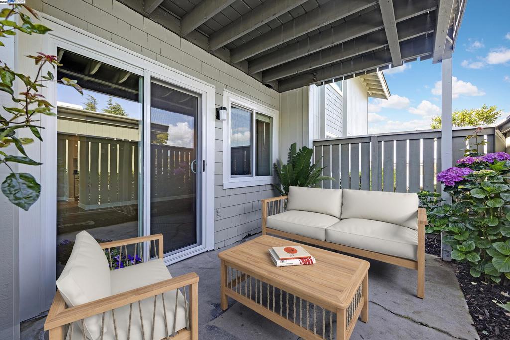 FLORESTA GARDENS - Residential