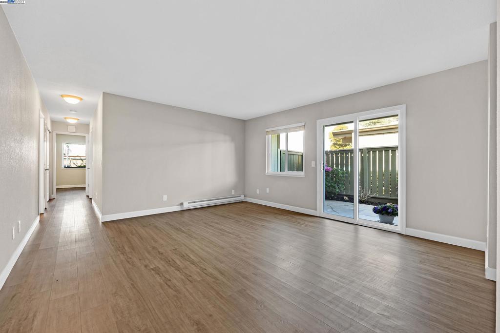 FLORESTA GARDENS - Residential