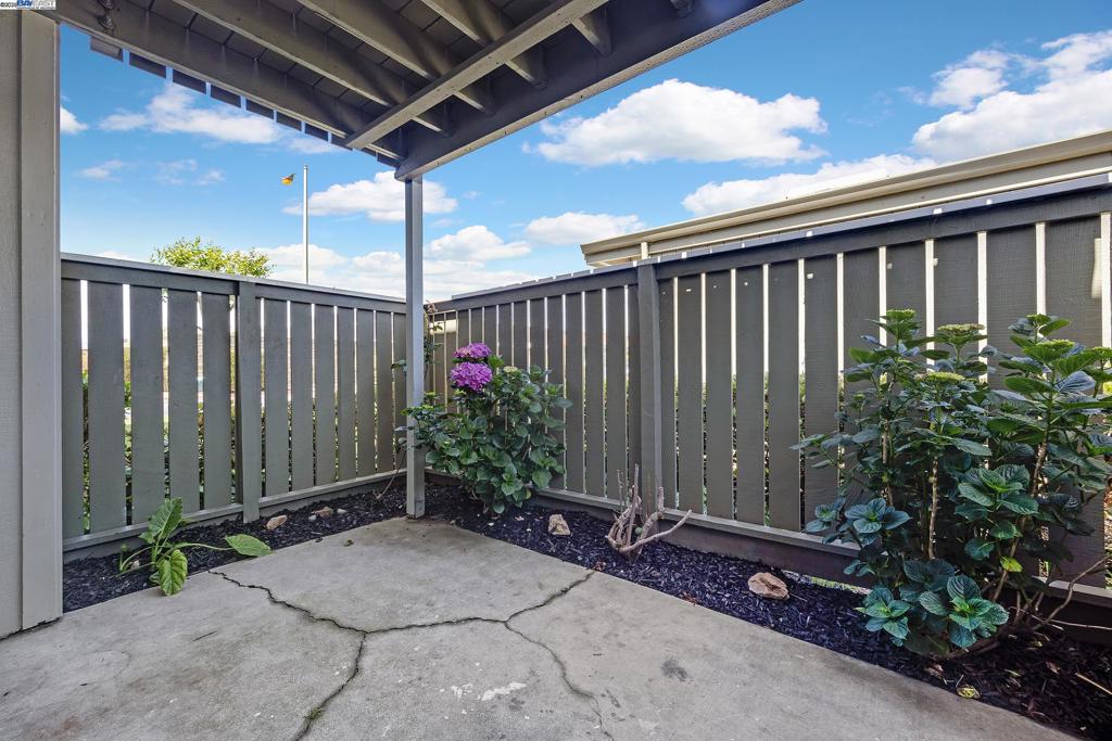 FLORESTA GARDENS - Residential