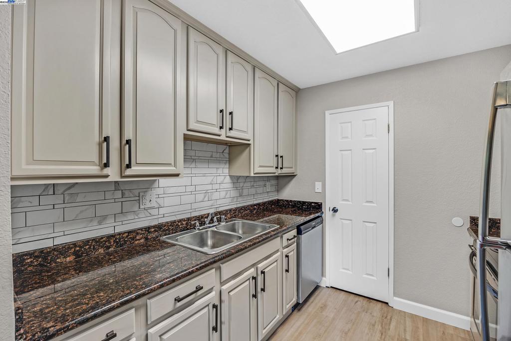 FLORESTA GARDENS - Residential